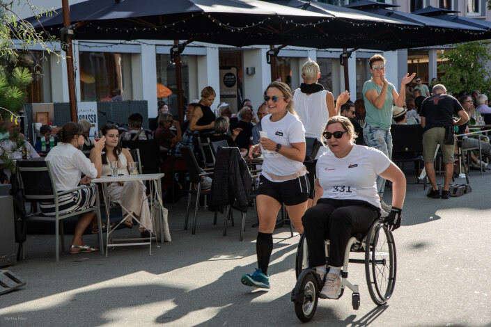 Paralympionikin S. Schröter mit S. Regenzuck, Ärztin Moniva Gesundheitszentrum